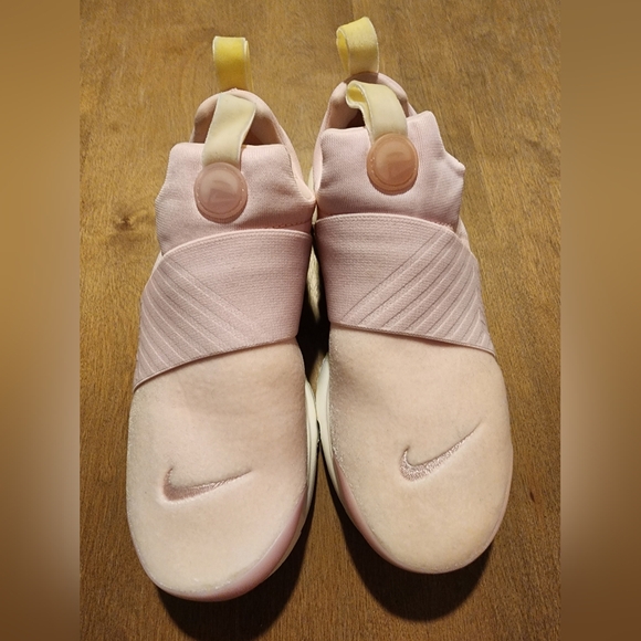 Light Pink Nike Presto Extreme SE (GS) - Picture 2 of 7